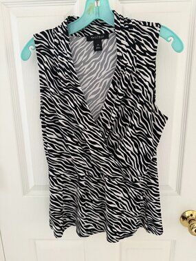 White House Black Market Sleeveless Top V neck wrapped bodice M